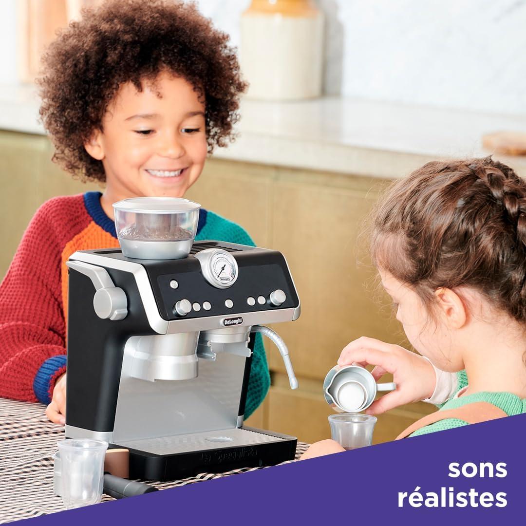 imageCasdon DeLonghi Jouet Machine caf Barista Ensemble de Cuisine pour Enfants avec pices Mobiles Sons ralistes et caf Magique 3 Ans Silver