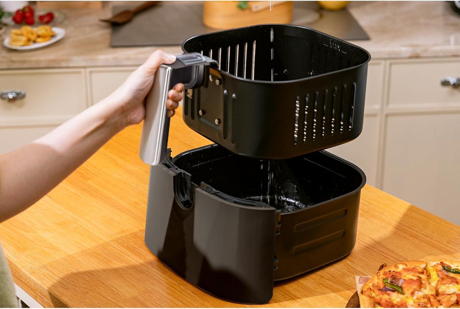 imageAigostar Friteuse air sans huile de 7L XXL Jusqu 10 personnes 1900W 7 Programmes automatiques Air Fryer Ecran tactile digital Utilisation dans panier ou tiroir Livre de recettes inclusNoir