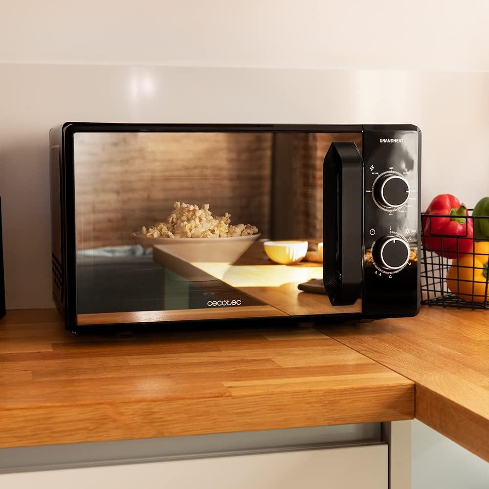 imageCecotec Microondes ProClean 3050 Capacit de 20 L Revtement Ready2Clean 700 W de Puissance 6 Niveaux de Fonctionnement Minuterie 30 minutes Mode Dcongeler Finition Noir et ArgentNoir avec Miroir Grill