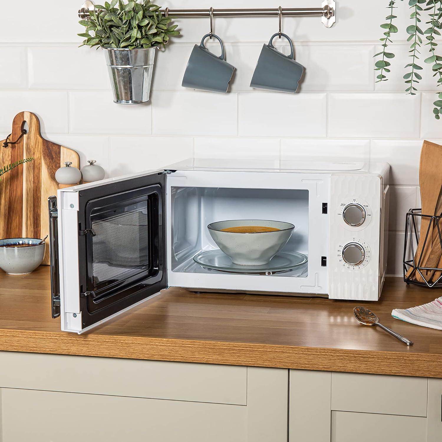 imageRussell Hobbs RHMM715EU Honeycomb Microondes Manuel Solo de 17 Litres et 700W Blanc avec 5 Niveaux de Puissance Minuterie Intgre et Fonction Dconglation