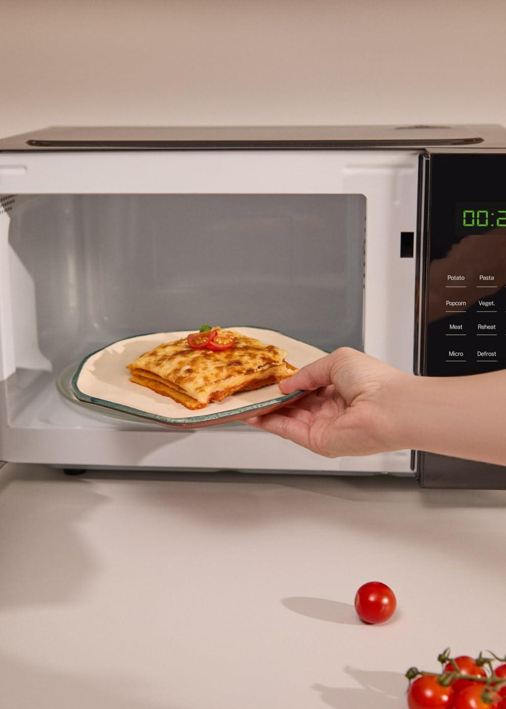 image:imageCREATEMICROWAVE STUDIOMicroondes avec fonction grill et four blanc cassCapacit 23L plateau 285 mm 10 niveaux de puissance 8 programmes automatiques 3 modes grill cran LED 1000WNoir
