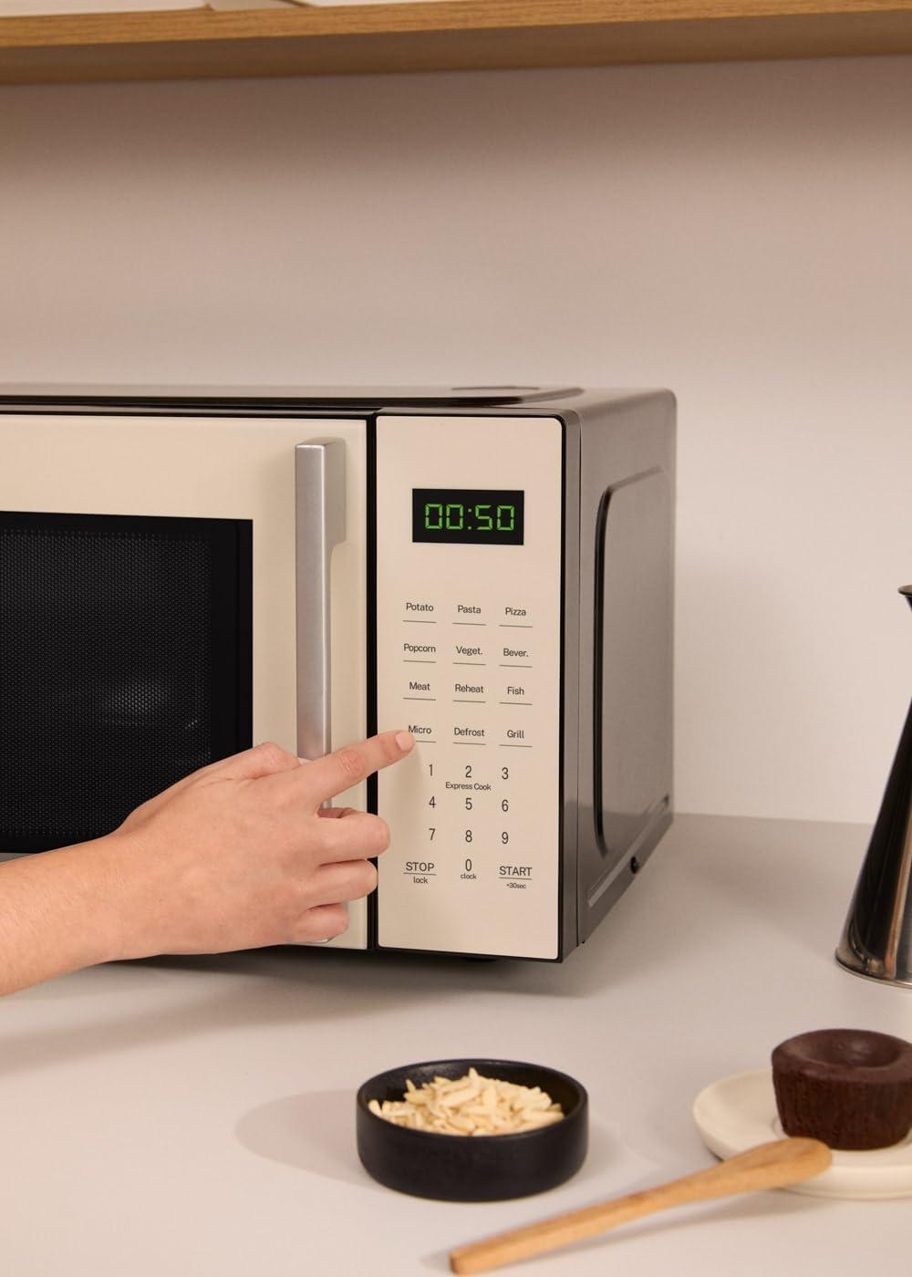image:imageCREATEMICROWAVE STUDIOMicroondes avec fonction grill et four blanc cassCapacit 23L plateau 285 mm 10 niveaux de puissance 8 programmes automatiques 3 modes grill cran LED 1000WBlanc Cass