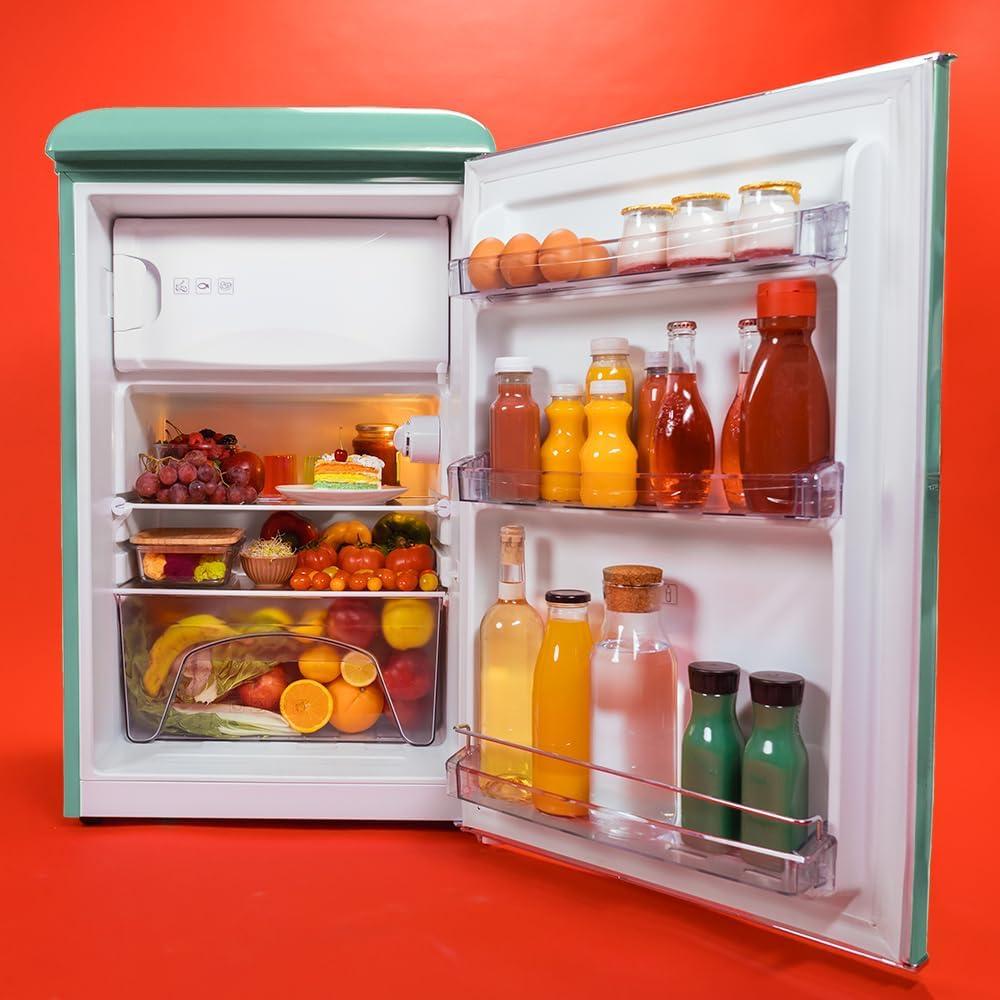 image:imageCecotec Mini Frigo Rfrigrateur Rtro Bolero CoolMarket TT Origin 110 Noir E Mini Frigo Rtro avec une capacit de 110L Classe E Icebox LED intrieur Poigne Chrome Plateaux en VerreVert