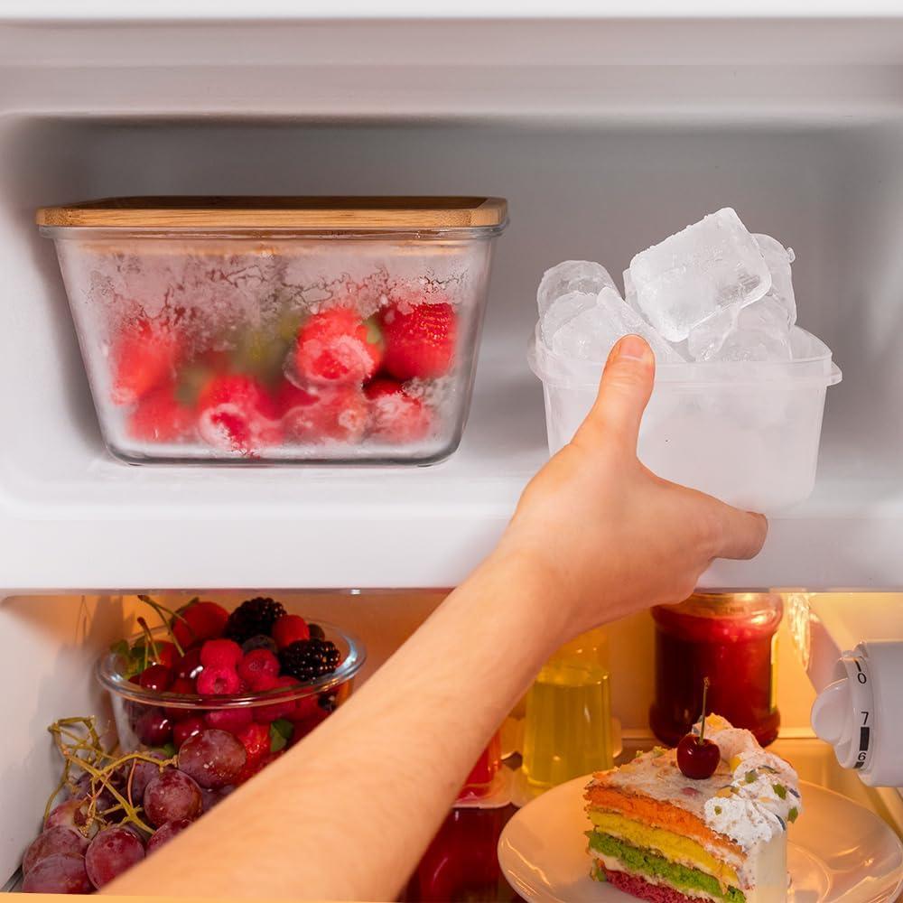 image:imageCecotec Mini Frigo Rfrigrateur Rtro Bolero CoolMarket TT Origin 110 Noir E Mini Frigo Rtro avec une capacit de 110L Classe E Icebox LED intrieur Poigne Chrome Plateaux en VerreVert