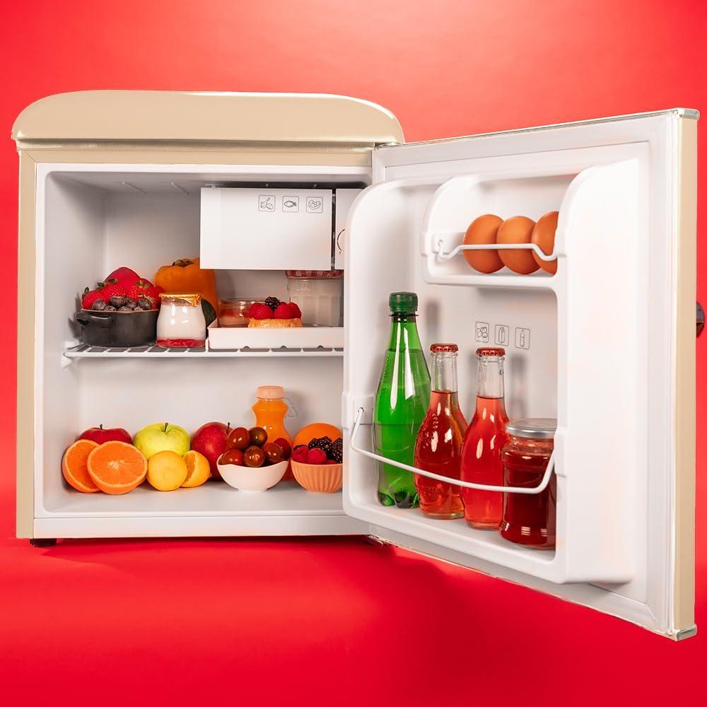image:imageCecotec Mini Frigo Rfrigrateur Rtro Bolero CoolMarket TT Origin 110 Noir E Mini Frigo Rtro avec une capacit de 110L Classe E Icebox LED intrieur Poigne Chrome Plateaux en VerreBeige