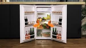 image:imageCecotec Mini Frigo Rfrigrateur Rtro Bolero CoolMarket TT Origin 110 Noir E Mini Frigo Rtro avec une capacit de 110L Classe E Icebox LED intrieur Poigne Chrome Plateaux en VerreBeige