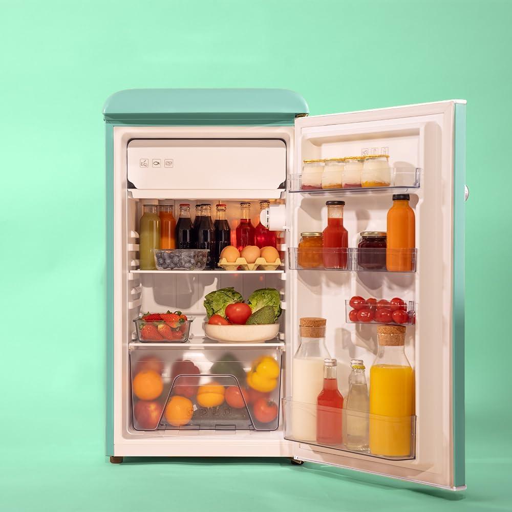 image:imageCecotec Mini Frigo Rfrigrateur Rtro Bolero CoolMarket TT Origin 110 Noir E Mini Frigo Rtro avec une capacit de 110L Classe E Icebox LED intrieur Poigne Chrome Plateaux en VerreVert
