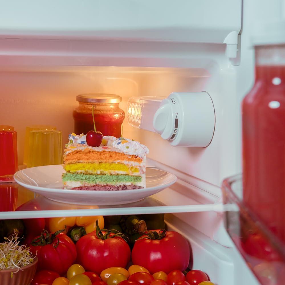 image:imageCecotec Mini Frigo Rfrigrateur Rtro Bolero CoolMarket TT Origin 110 Noir E Mini Frigo Rtro avec une capacit de 110L Classe E Icebox LED intrieur Poigne Chrome Plateaux en VerreBeige