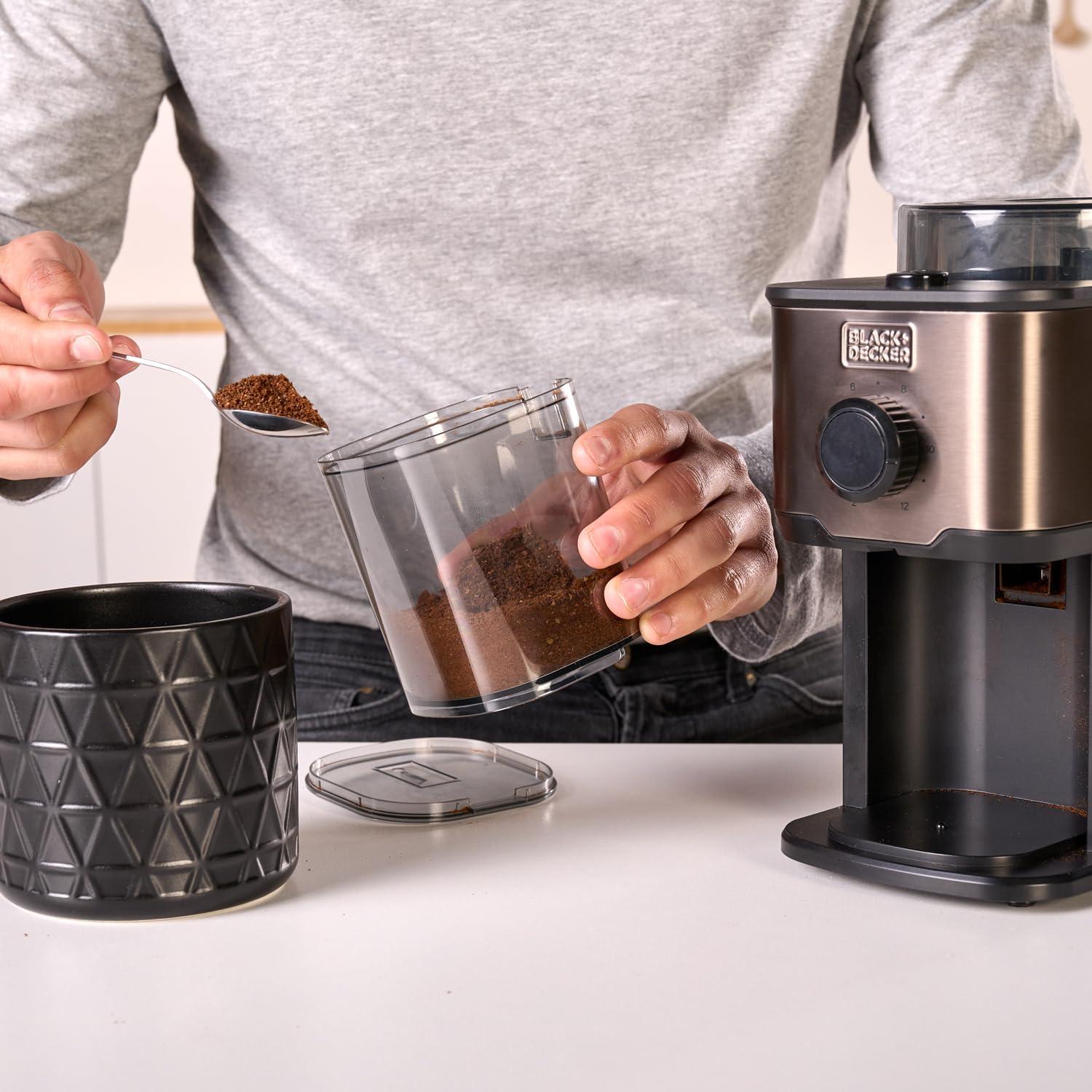 image:imageBLACKDECKER BXCG150E Moulin Caf lectrique 150 W Rservoir Grains 50 g Lames et Rservoir en Acier Inoxydable Broyage Fin Rangement de cble NoirRglable