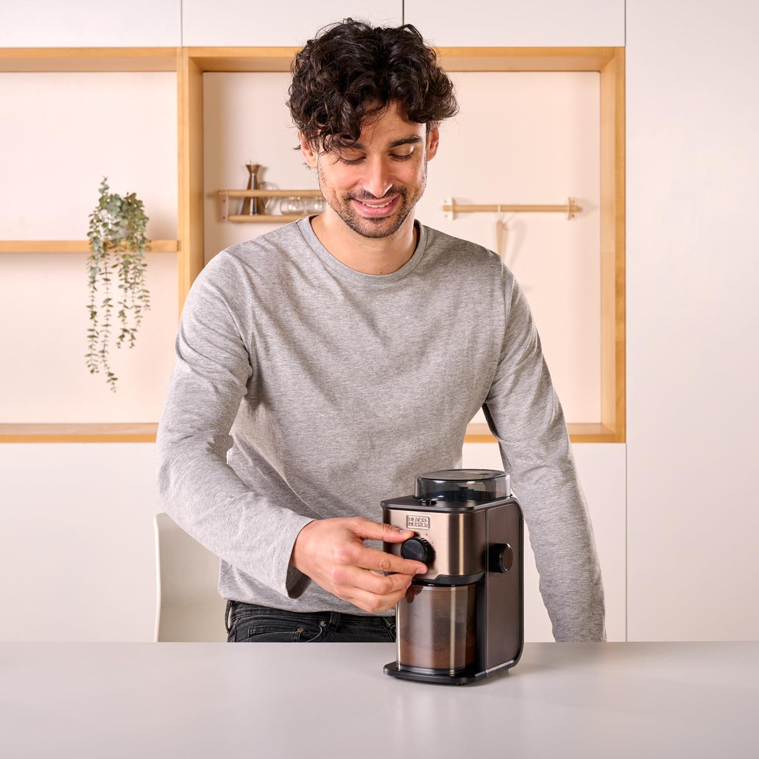 image:imageBLACKDECKER BXCG150E Moulin Caf lectrique 150 W Rservoir Grains 50 g Lames et Rservoir en Acier Inoxydable Broyage Fin Rangement de cble NoirRglable