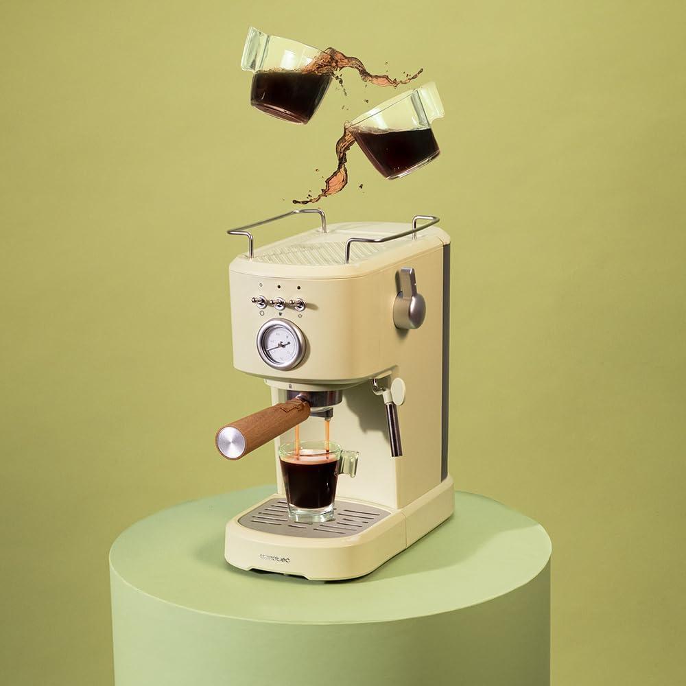 image:imageCecotec Cafetire espresso compacte Power Espresso 20 Retro Green 1100 W 20 Bars Systme Thermoblock Buse orientable Portefiltre avec double sortie et 2 filtres 125 litreVert