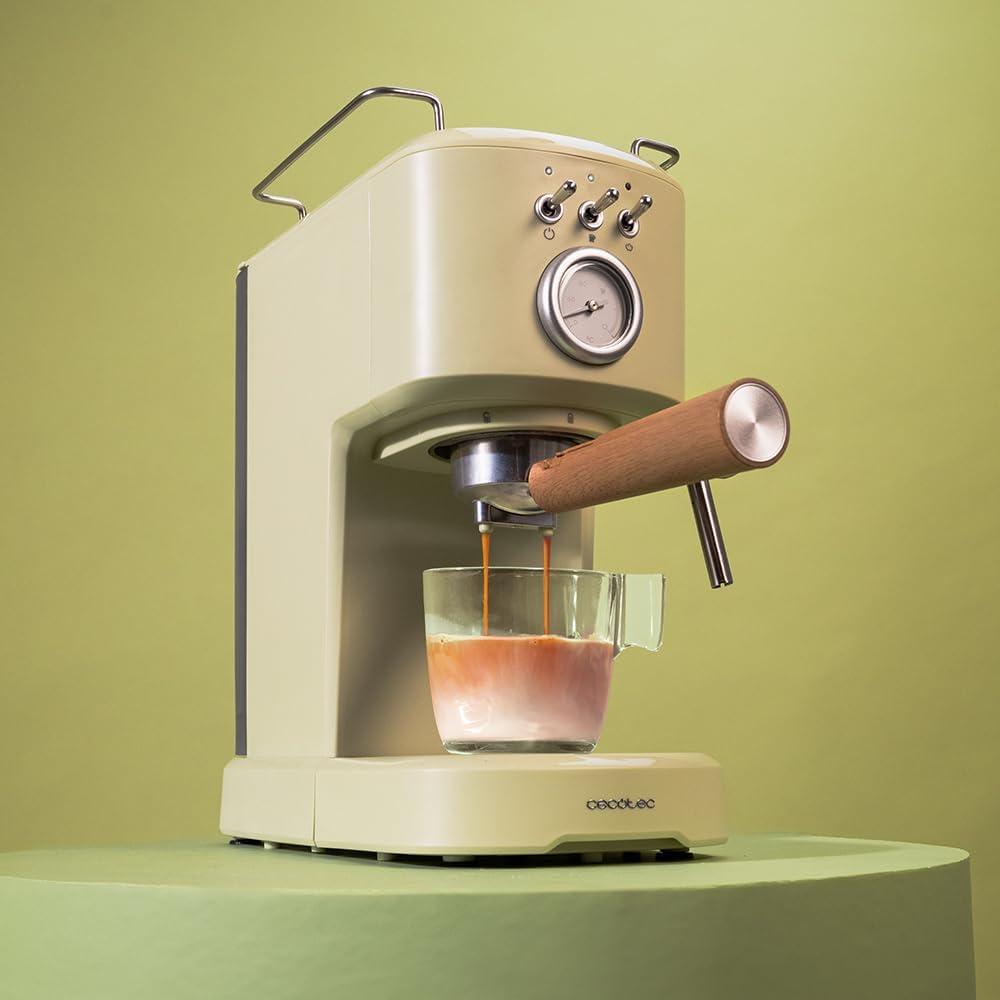image:imageCecotec Cafetire espresso compacte Power Espresso 20 Retro Green 1100 W 20 Bars Systme Thermoblock Buse orientable Portefiltre avec double sortie et 2 filtres 125 litreVert