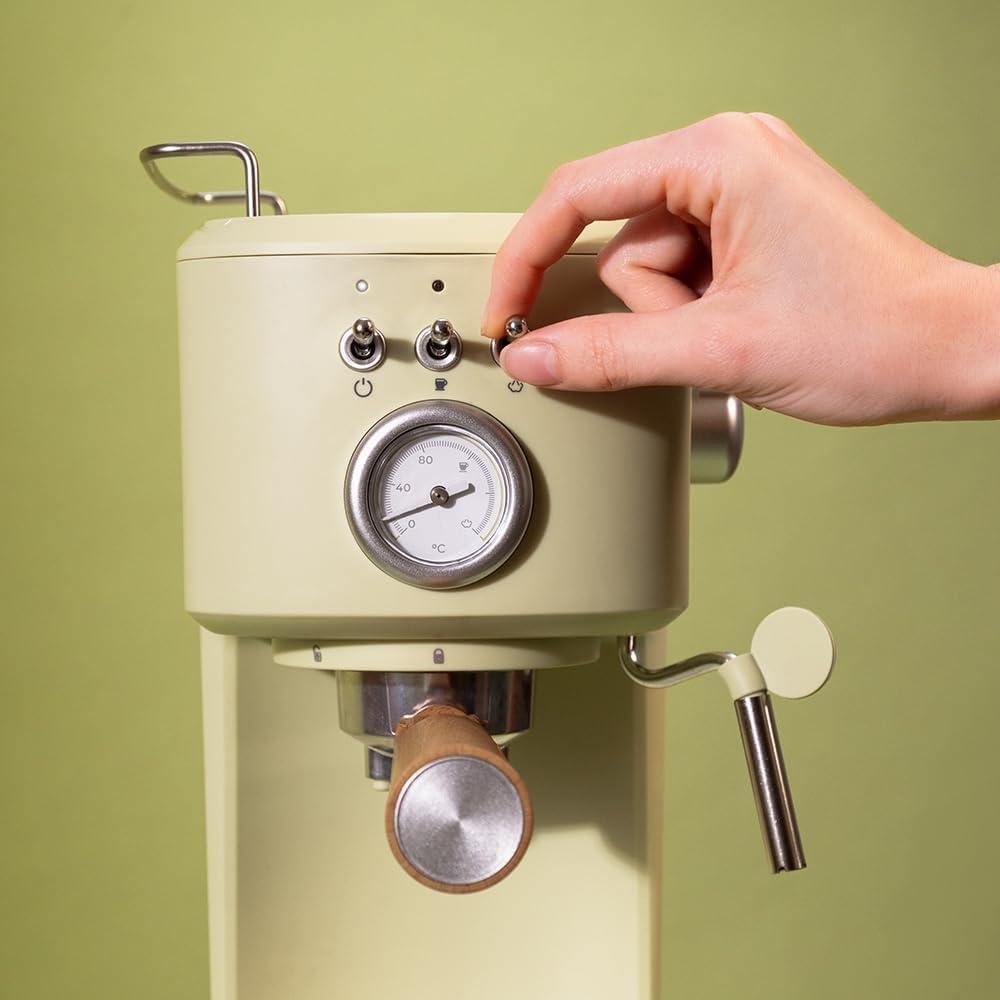 image:imageCecotec Cafetire espresso compacte Power Espresso 20 Retro Green 1100 W 20 Bars Systme Thermoblock Buse orientable Portefiltre avec double sortie et 2 filtres 125 litreVert