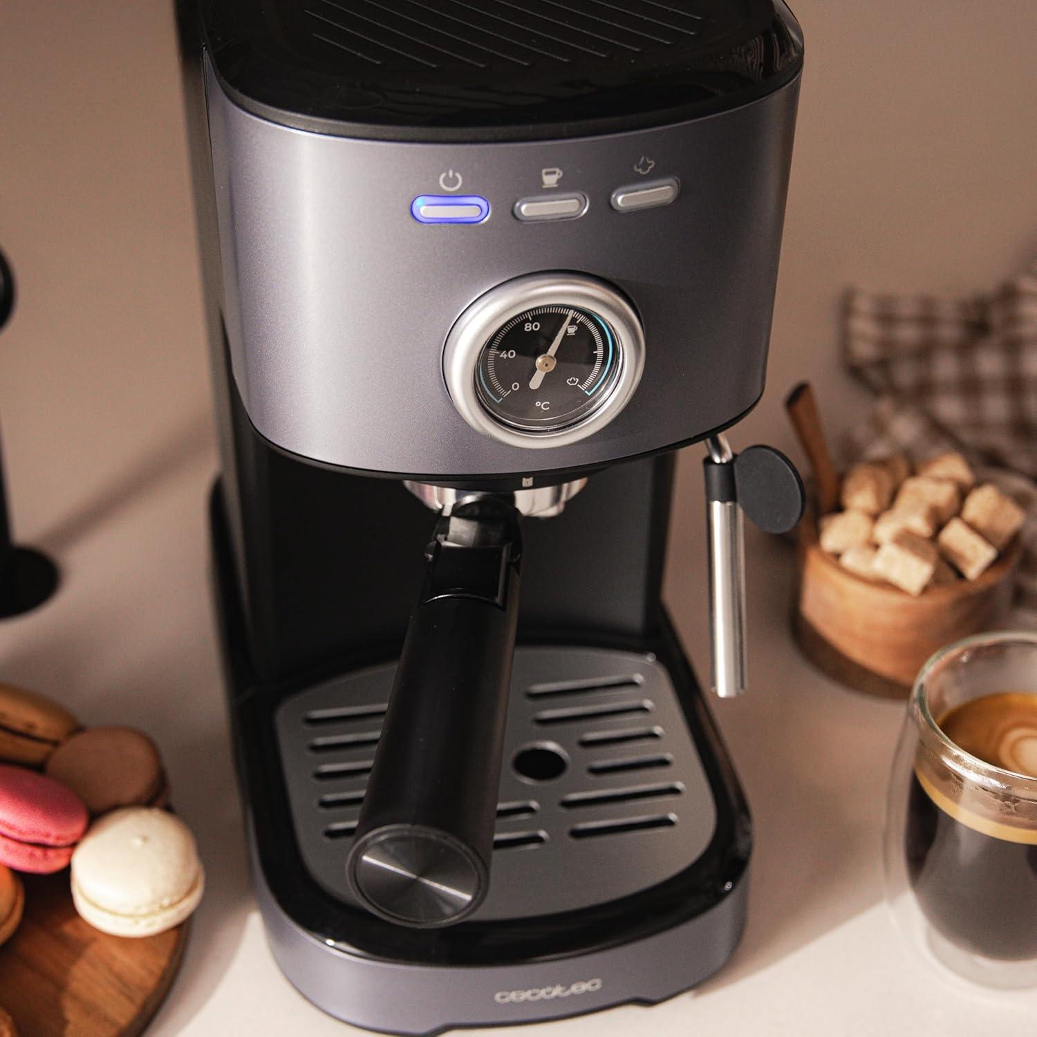 image:imageCecotec Cafetire espresso compacte Power Espresso 20 Retro Green 1100 W 20 Bars Systme Thermoblock Buse orientable Portefiltre avec double sortie et 2 filtres 125 litreAcier